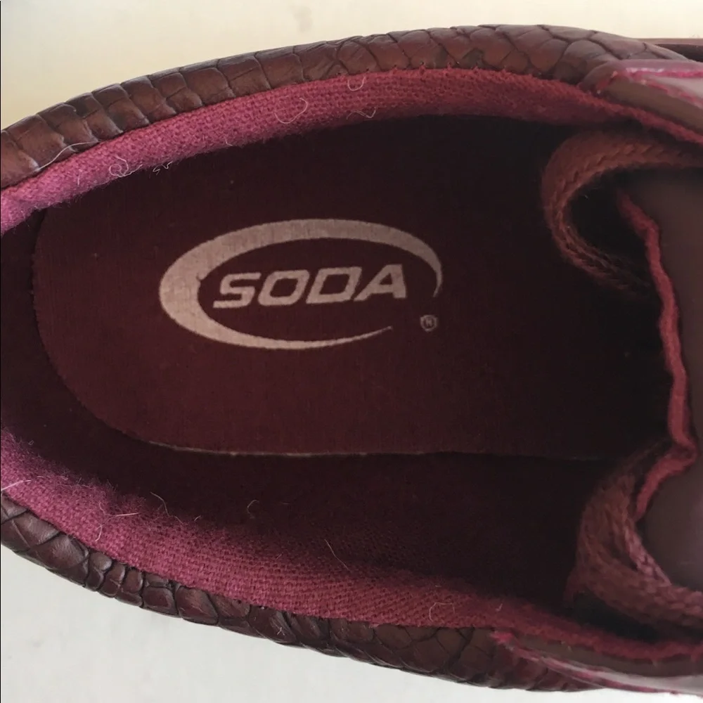 🆕 Burgundy Lace Up Tennis Shoes